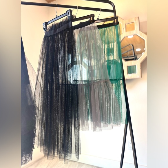 Elegant Sheer Gray Skirt - Picture 8 of 9